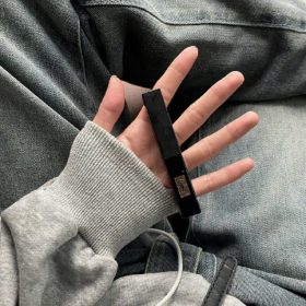 聪明的女人，爱而不痴