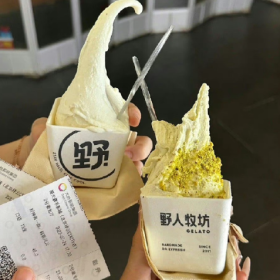 能走出雨季的 从来都