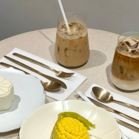 何必再去质问什么 态