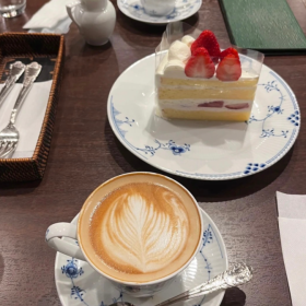 何必再去质问什么 态