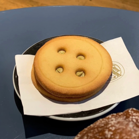 何必再去质问什么 态