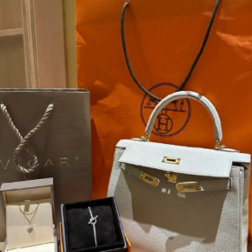 一尺多宽的小肩膀能抗