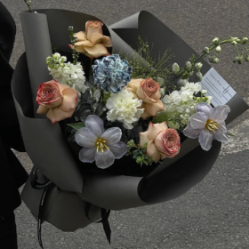 后来她突然开始打扮，