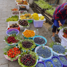 夏天的色彩都在水果摊