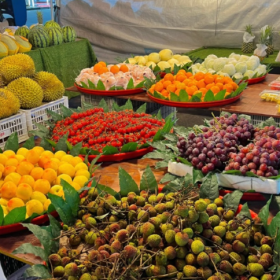 夏天的色彩都在水果摊
