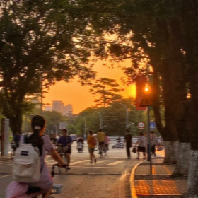 这 一 刻
我 承