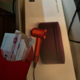 花自己钱代表着自由和