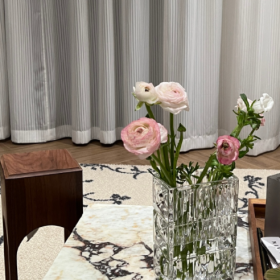 花自己钱代表着自由和