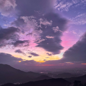 天空美的像一封彩色的