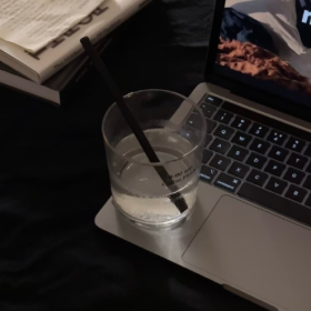 大概被爱的人才有资格