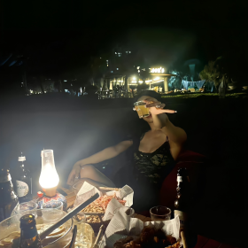 都是成年人了,难过就