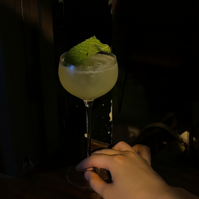 都是成年人了,难过就