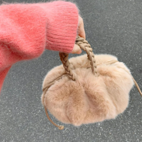 要么找个让你衣食无忧