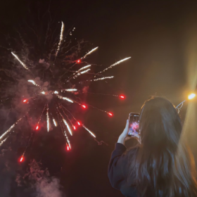 一直冷漠就好 心软一