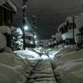 与其匆忙追赶日落 不