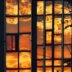 与其匆忙追赶日落 不