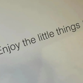 与其匆忙追赶日落 不