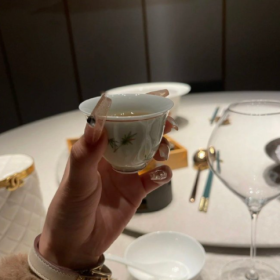 这荒唐的一年就要带着