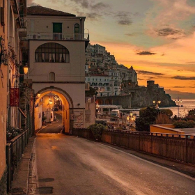 黄昏下的阿马尔菲海岸