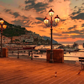 黄昏下的阿马尔菲海岸