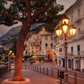 黄昏下的阿马尔菲海岸