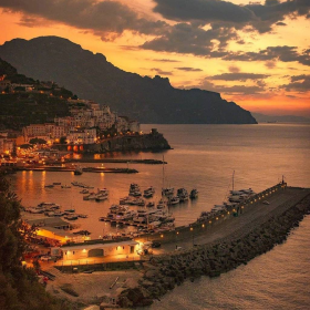 黄昏下的阿马尔菲海岸