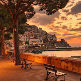 黄昏下的阿马尔菲海岸