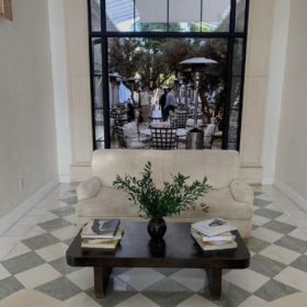 挺无语的,你那么穷,