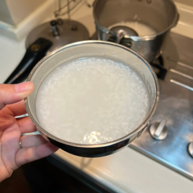 一杯水很干净,但里面