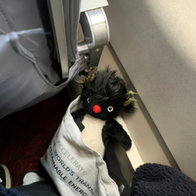 出门在外求财受点累,