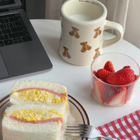 出门在外求财受点累,