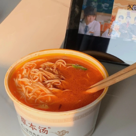 不求所有的日子都泛着
