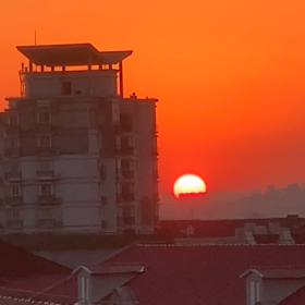 喜欢日落，
当黄昏