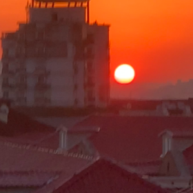 喜欢日落，
当黄昏