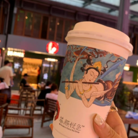 老人没钱 有苦难言 