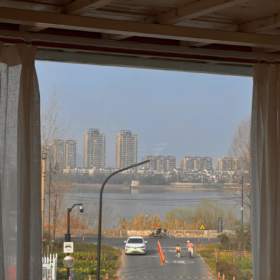 浪漫会很开心 开心就