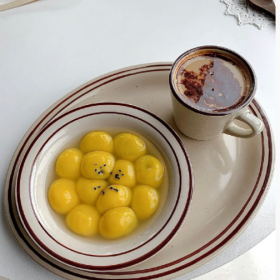 对着汤圆许个愿卡里不