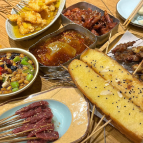 有酒有肉,故事管够,