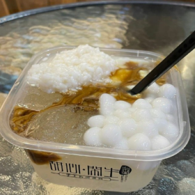 你已春色摇曳，我仍一