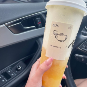 相信人 但不相信人性