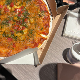 相信人 但不相信人性