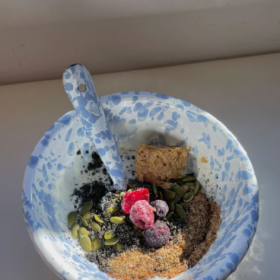 相信人 但不相信人性