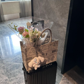 相信人 但不相信人性