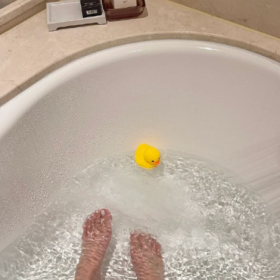 相信人 但不相信人性