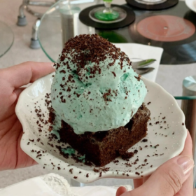 爱都是贪心的，所以贪