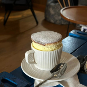 爱都是贪心的，所以贪