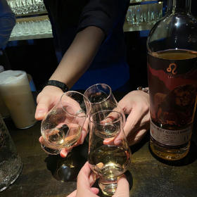 总是故作姿态的说着顺