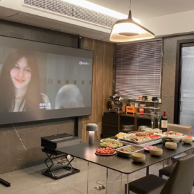 小事你随便闹, 大事